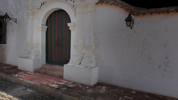 Portal Casa de las Ventanas de Hierro